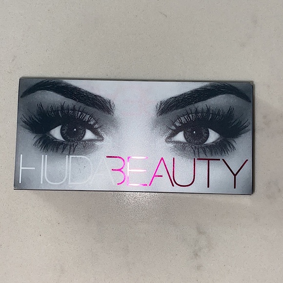 HUDA BEAUTY Classic Lash - Picture 7 of 7